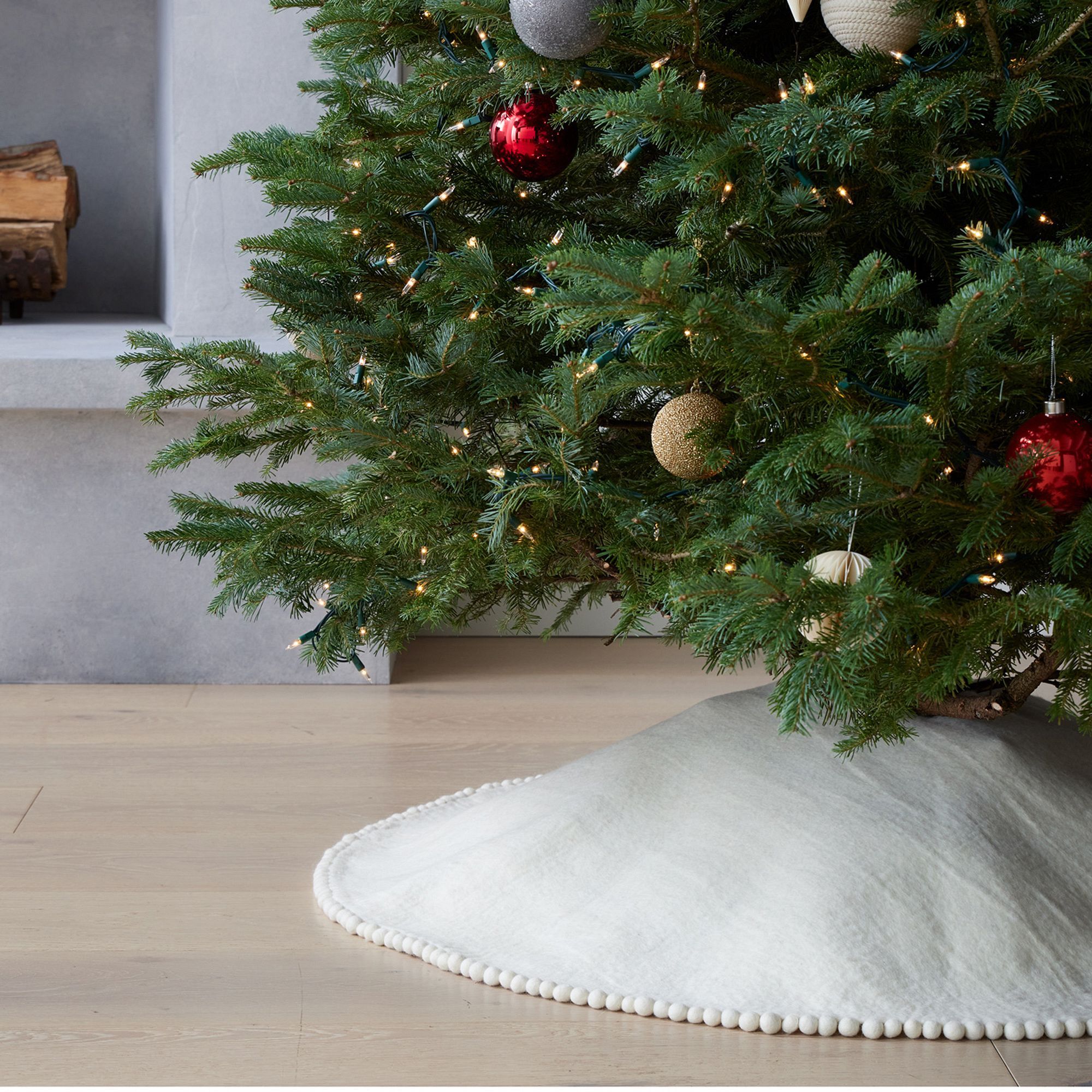 10 Best Burlap Christmas Tree Skirts for 2022 - Rustic Tree Skirts