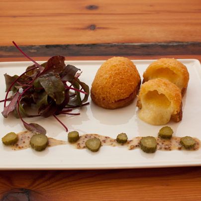 芥末和康尼琴，婴儿绿色。