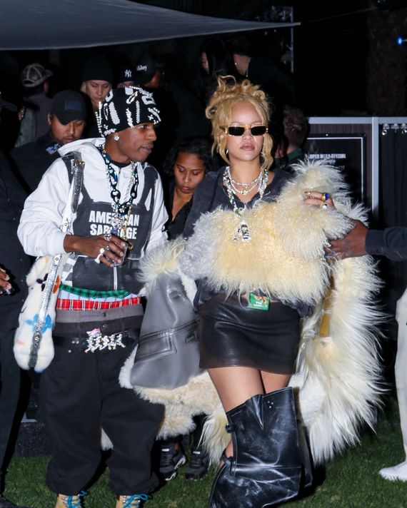 *PREMIUM-EXCLUSIVE* Rihanna and ASAP Rocky Turn Heads as They Make a Grand Entrance on Day 2 of Coachella!