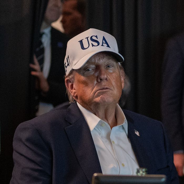 President Donald J. Trump oversees Operation Epic Fury at Mar-a-Lago, Palm Beach, FL, Feb. 28, 2026. (White House photo by Daniel Torok)