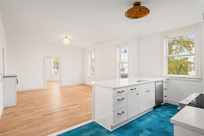 22-68 Yaer Ave.