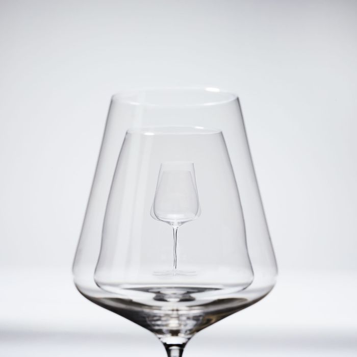 The best universal wineglass is Zalto Handblown Universal Wineglass.