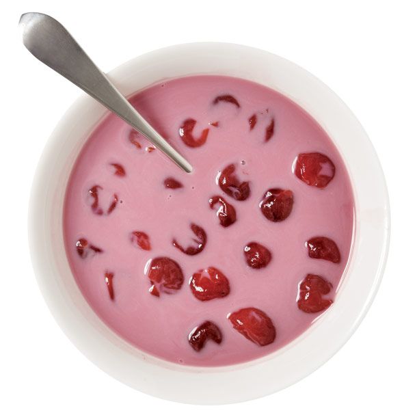 夏天的时候，可以在约克维尔(Yorkville)的一家匈牙利餐馆点一碗这种老式奶奶式的汤。酸甜中带着丁香和肉桂的味道，果香浓郁。7美元;第二大道1631号，第84街;212-327-1105。