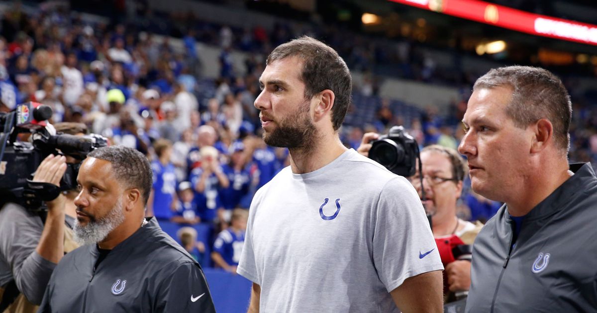 Indianapolis Colts fan burns Andrew Luck jersey after retirement