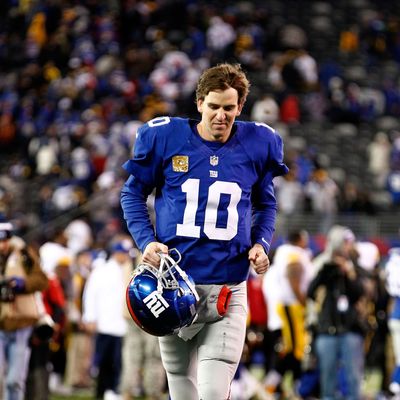 Eli Manning #10 of the New York Giants leaves the field after a loss against the Pittsburgh Steelers during their game at MetLife Stadium on November 4, 2012 in East Rutherford, New Jersey.