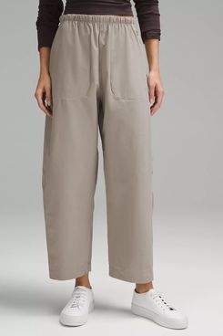 Lululemon Lightweight Mid-Rise Barrel-Leg Cropped Pant