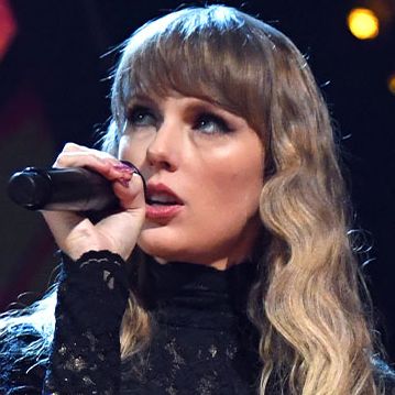 Taylor Swift, Bad Bunny? Super Bowl halftime shows we'd love to see – NBC  Sports Chicago