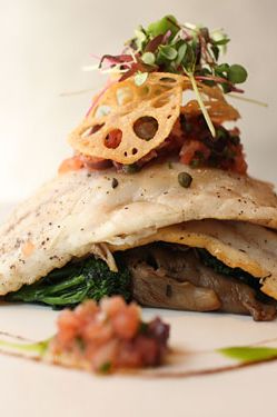 西兰花，牡蛎蘑菇，刺山柑，Niçoise橄榄，减少香脂