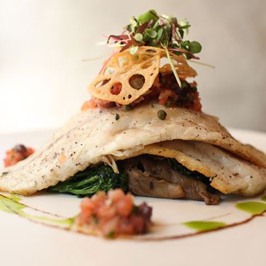 西兰花，牡蛎蘑菇，刺山柑，Niçoise橄榄，减少香脂