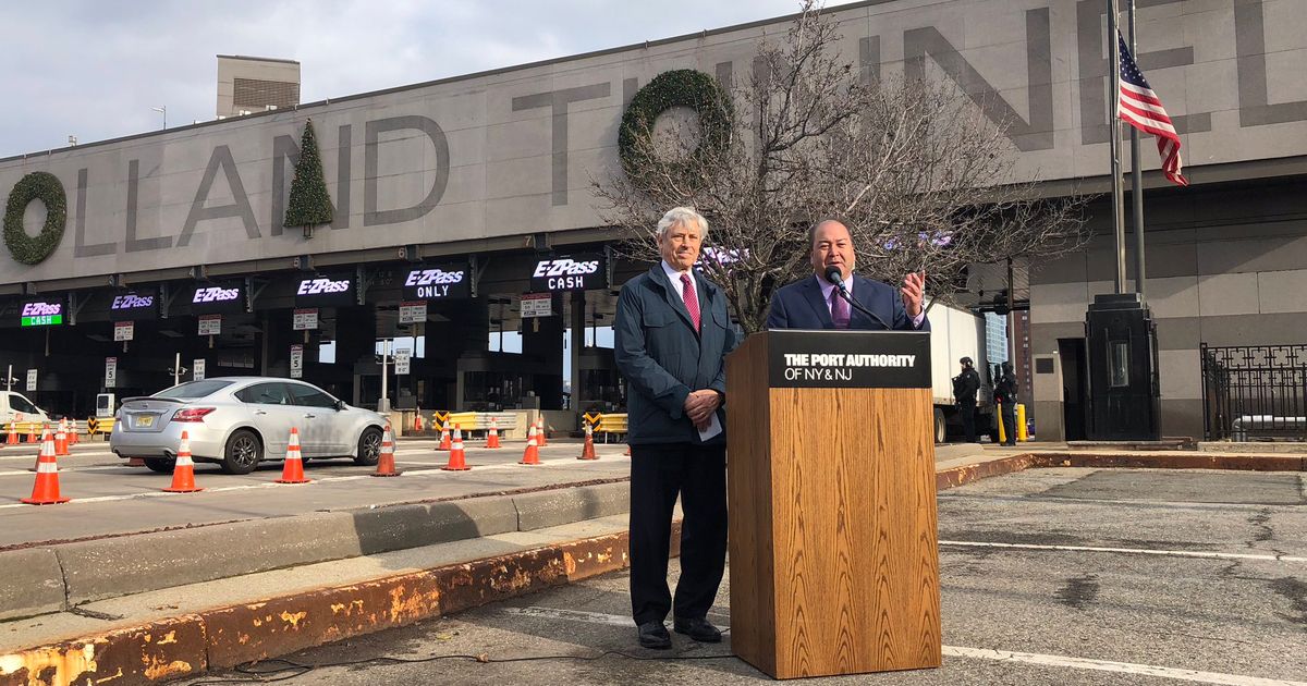 Holland Tunnel Christmas Decorations to Be Moved