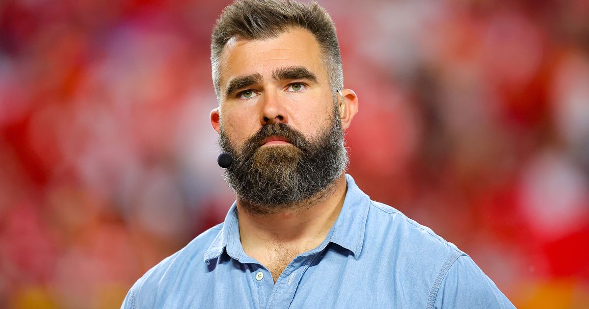 Jason Kelce throws off phone over Penn State F-Slur incident