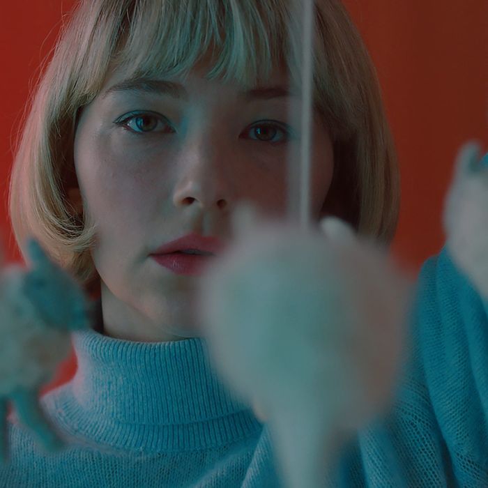 Haley Bennett in Swallow