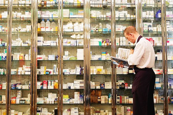 How to Stock Your Medicine Cabinet According to Experts 2020