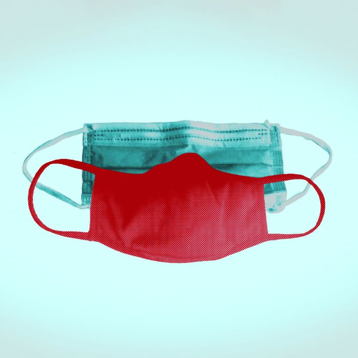 Pakai dua masker