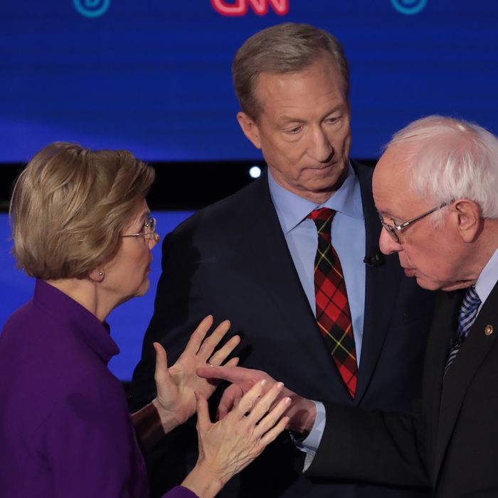 Watch Warren Snub Sanderss Handshake Post Democratic Debate