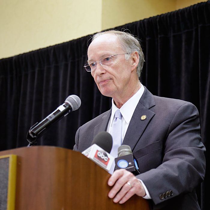 Aide to Alabama Governor Robert J. Bentley Resigns After Bentley Admits ...