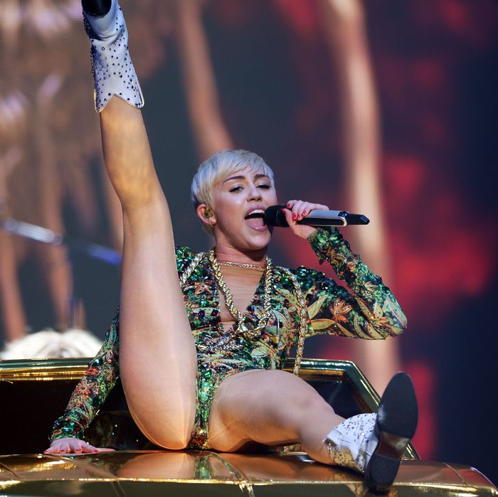 Miley Cyrus Endorses Masturbating Every Day