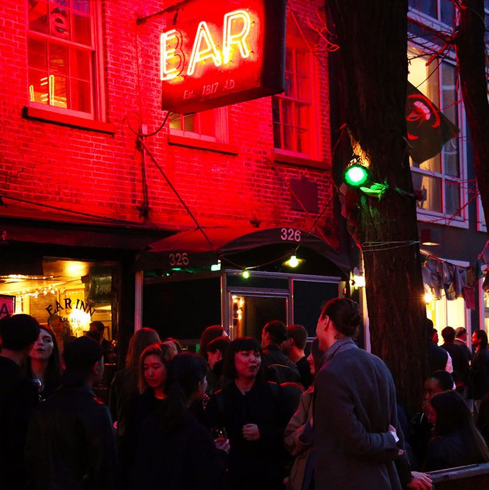 New York S Ear Inn Is Turning 200 Years Old