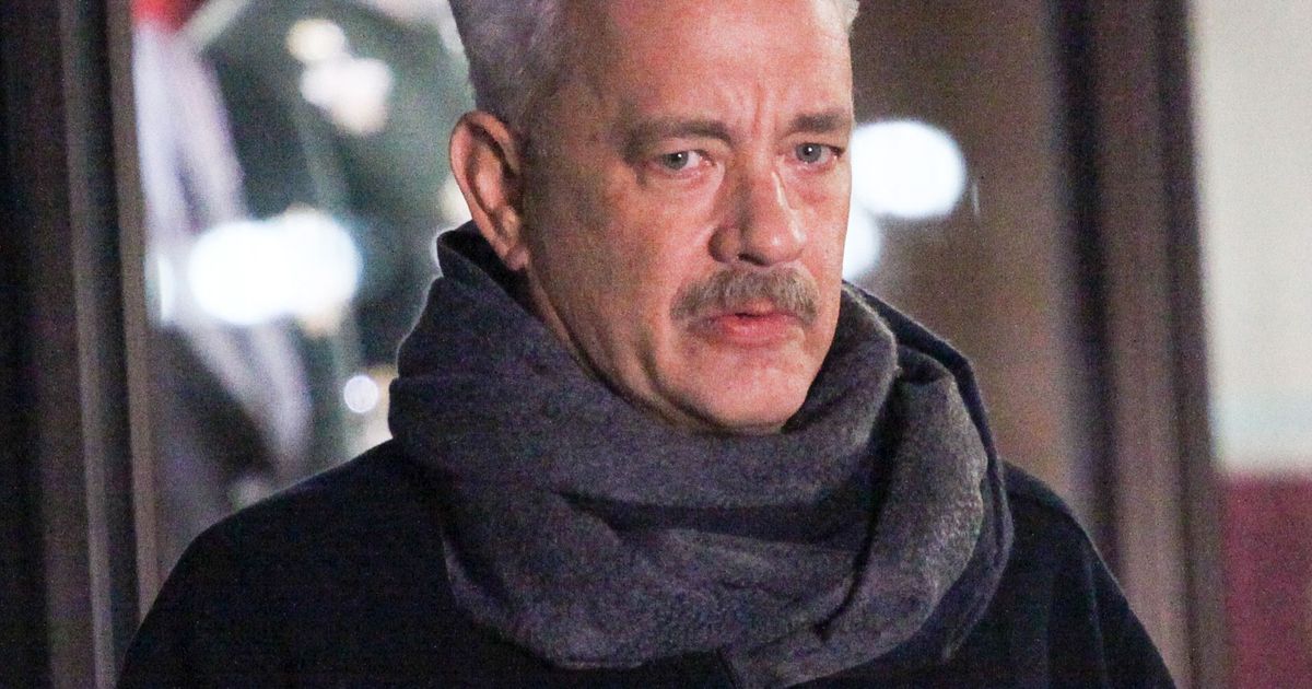 トム・ハンクスはキャプテン・サリーとして通りを歩き回っているので、気をつけてください、ガチョウ！