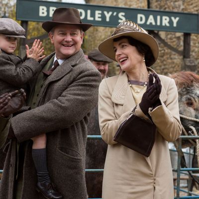 Downton AbbeyPart Two - Sunday, January 10, 2016 at 9pm ET on MASTERPIECE on PBSWedding plans hit a snag. Pigs lead to trouble for Edith and Marigold. Thomas gets a hint. Anna has a secret appointment. Violet and Isobel lock horns over health care. Shown from left to right: Laura Carmichael as Lady Edith, Oliver/Zac Barker as Master George, Hugh Bonneville as Lord Grantham, and Elizabeth McGovern as Cora (C) Nick Briggs/Carnival Film & Television Limited 2015 for MASTERPIECE This image may be used only in the direct promotion of MASTERPIECE CLASSIC. No other rights are granted. All rights are reserved. Editorial use only. USE ON THIRD PARTY SITES SUCH AS FACEBOOK AND TWITTER IS NOT ALLOWED.