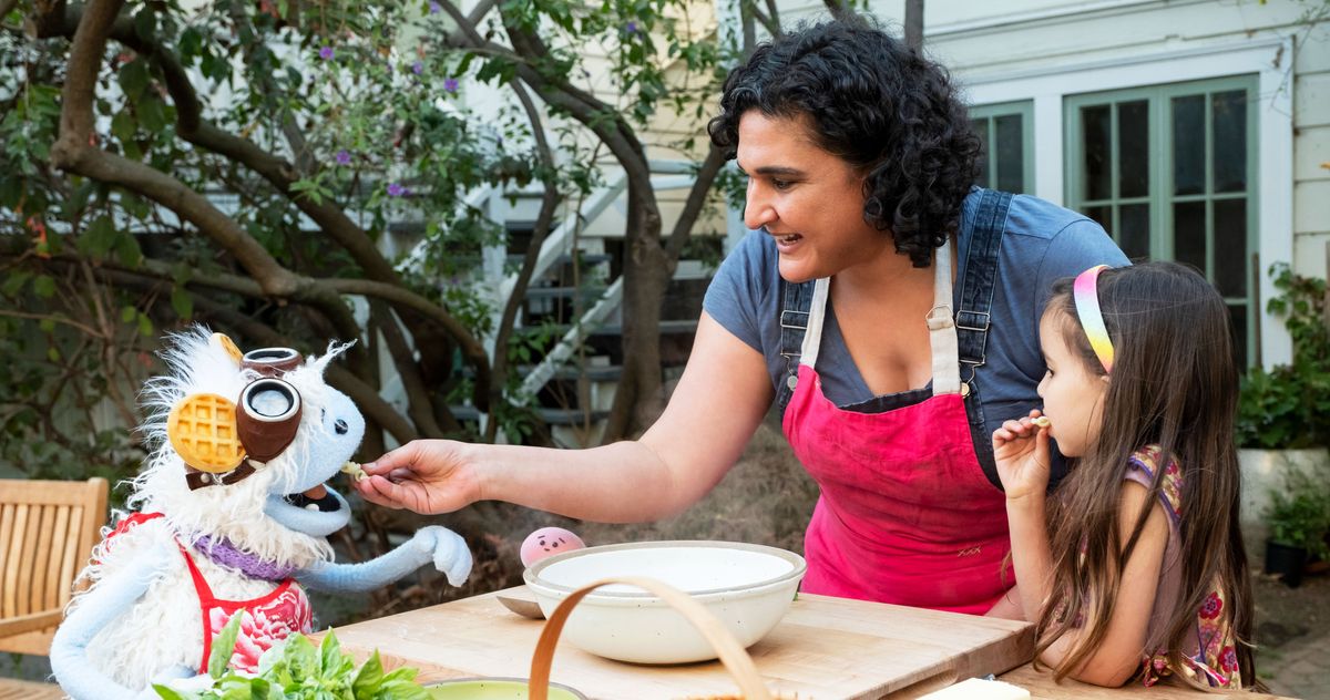 How Do You Feed A Puppet? Waffles + Mochi Figured It Out