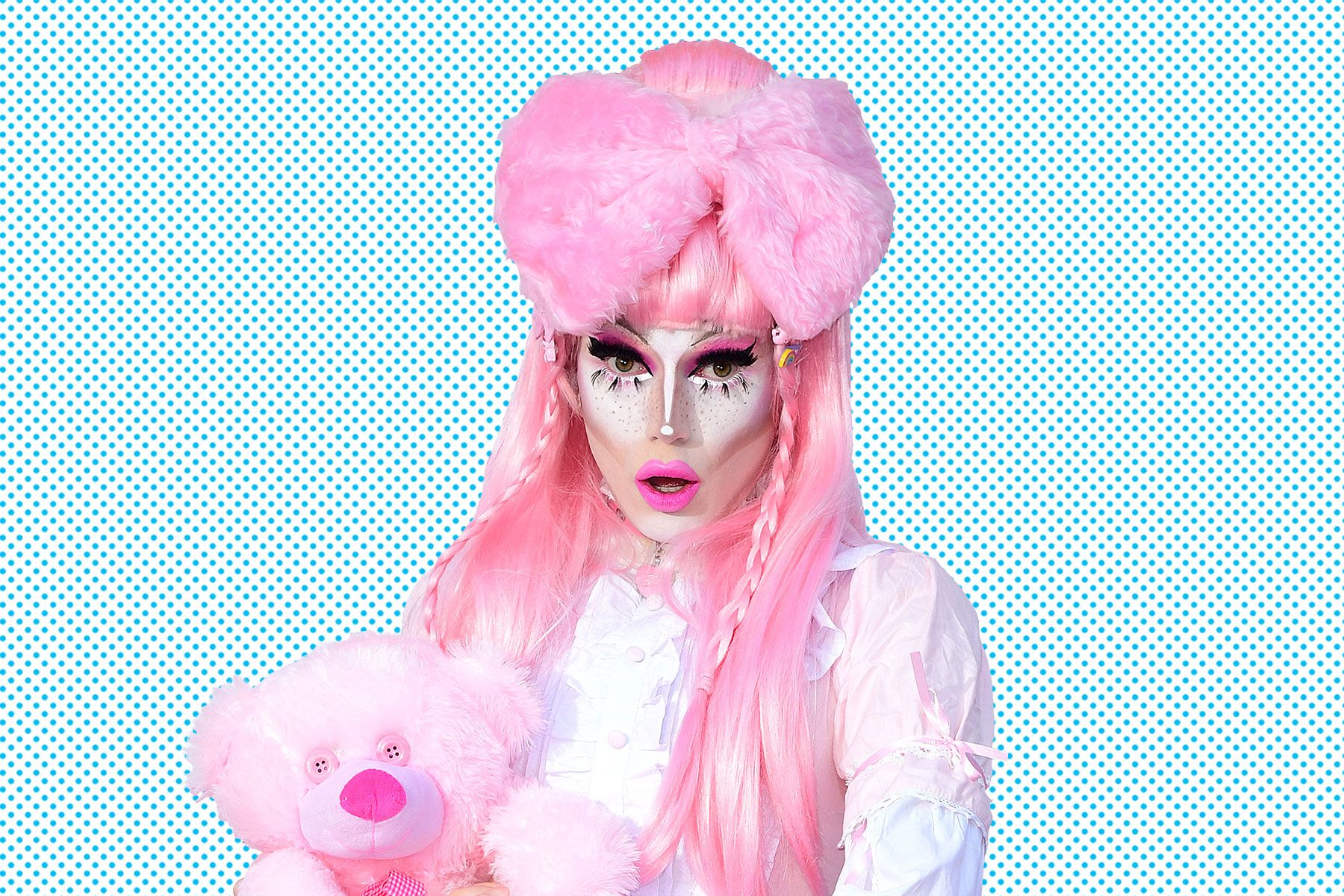 Scaredy Kat! 🎀 #DragRaceUK - Rupaul's Drag Race Family