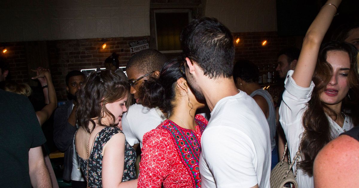 What Happened When I Went To Hookup Bars Alone