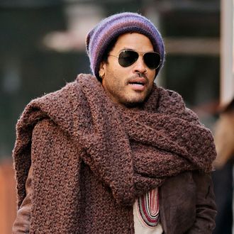 SERIES A GO GO  - Página 33 1b3b5eae48e2f458fcc10caf27aee489de-lenny-kravitz-scarf.rsquare.w330