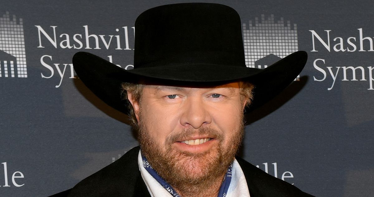 Country singer Toby Keith says he has stomach cancer