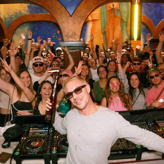 ディプロと一緒にステージコーチ 2026 に乗る予定の人は誰ですか?