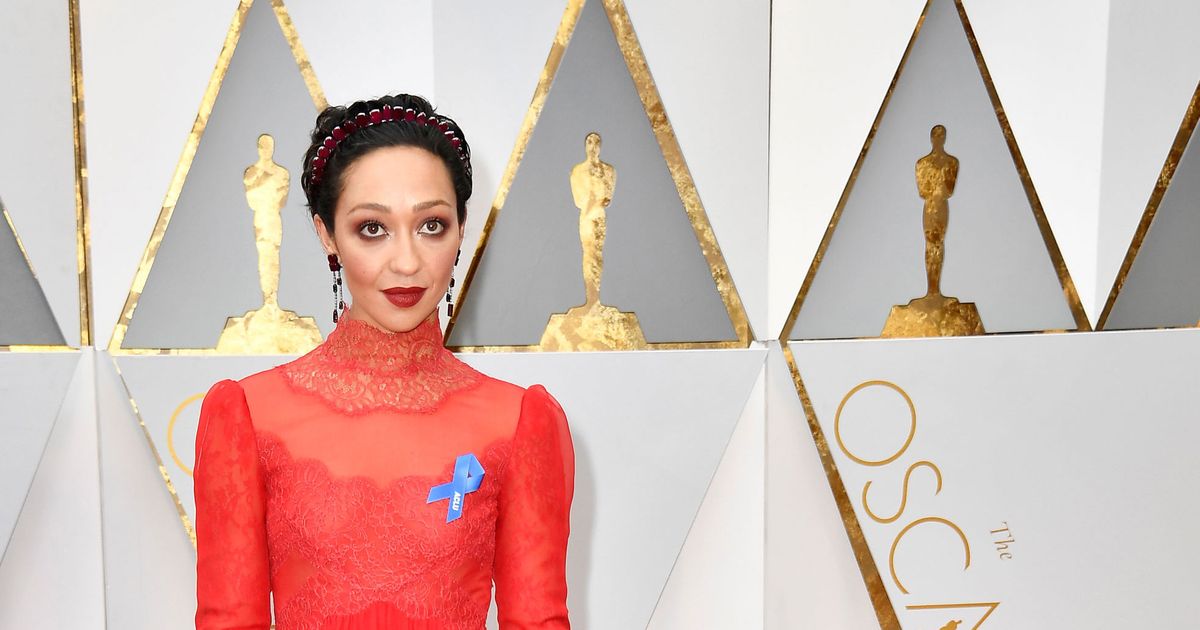 Blue ACLU Ribbons Make An Appearance at the Oscars