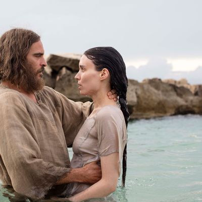 Jesus (Joaquin Phoenix) and Mary Magdalene (Rooney Mara). 