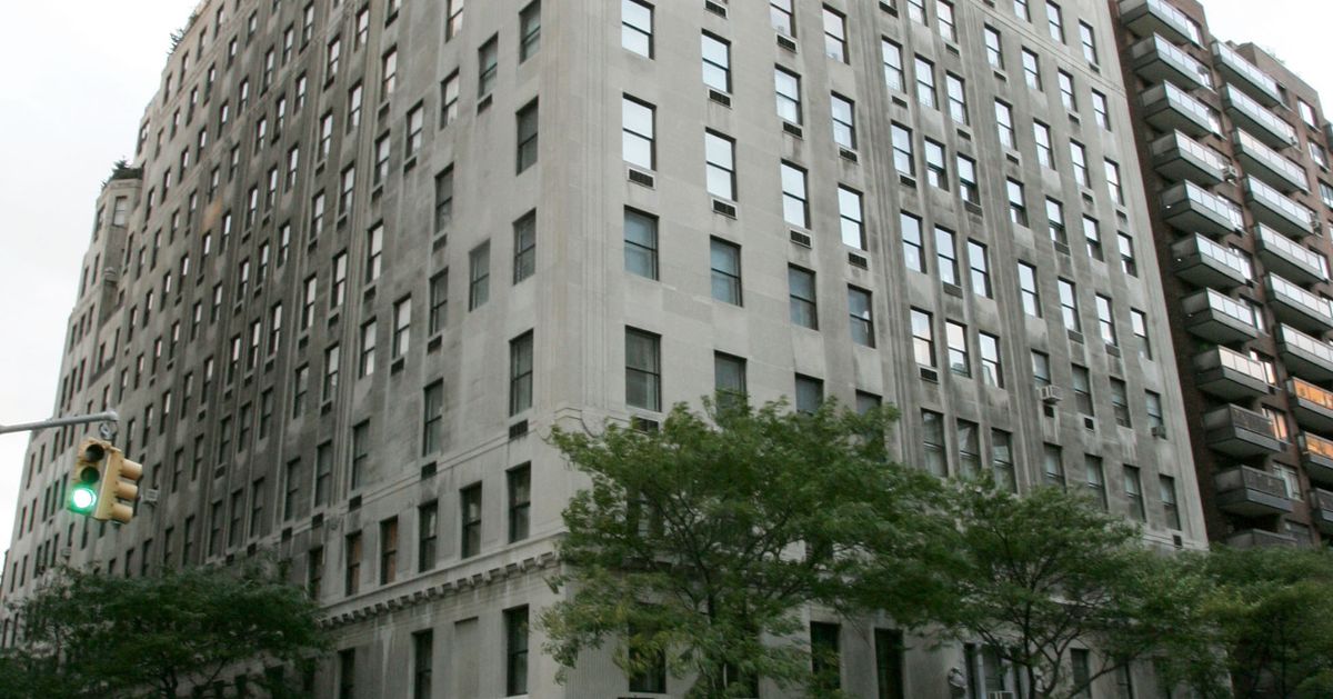 12:30 p.m. the city politic the city politic An Easy Way to Make Real-Estate Ownership in NYC Much More Fair By Errol Louis Co-op boards can reject potential apartment buyers without offering a reason. It’s time to make the process transparent.