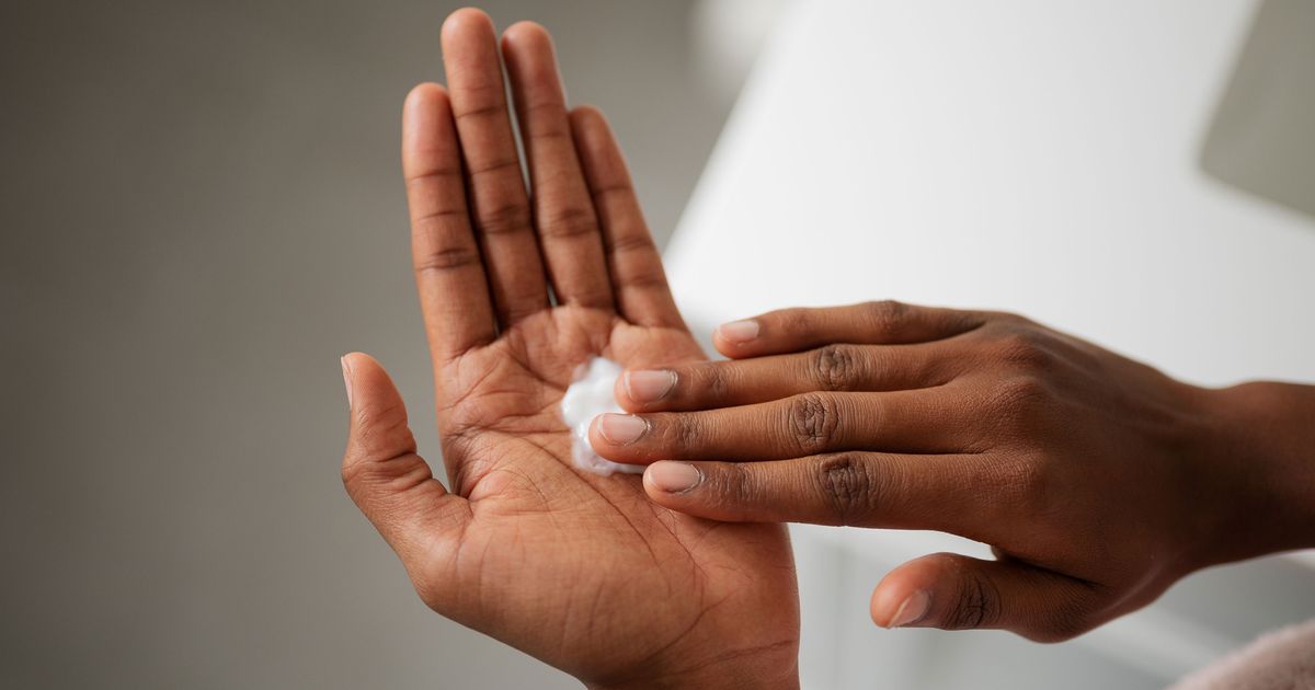 8 Common Moisturizing Mistakes, According to Dermatologists