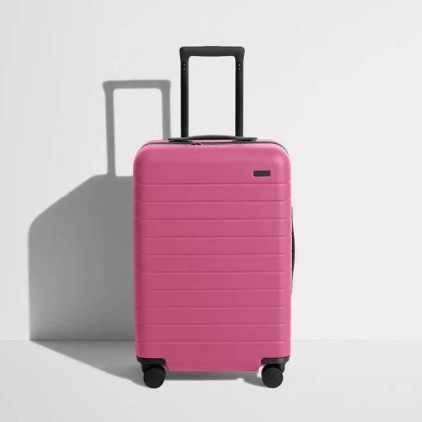 Away The Bigger Carry-On (Island Pink)