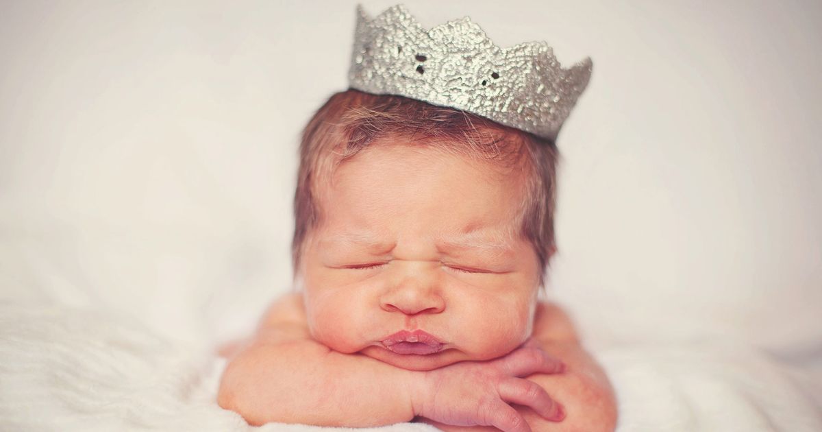 Ребенок 25. Baby Король. Baby King pictures. Baby girl wearing a Crown. ABC for Newborn.