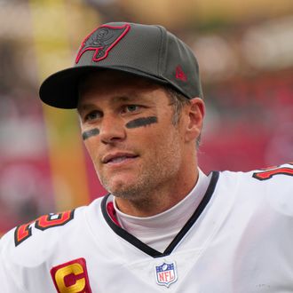 Tom Brady unretires, says he's playing for Tampa Bay Buccaneers in 2022 