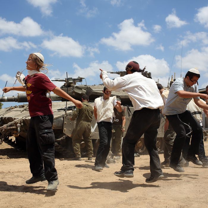 Young Orthodox Jews dance to support the soldiers at an army deployment area near Israel's border with the Gaza Strip, on July 17, 2014. An Israeli official said the Jewish state had agreed a ceasefire with Hamas that will begin at 0300 GMT Friday, but the Islamist movement said it had 