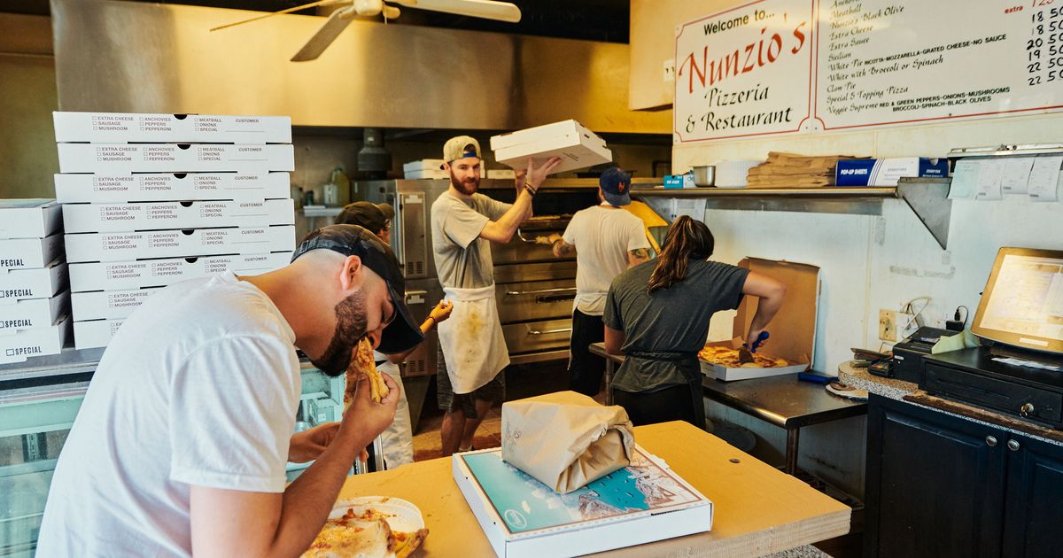 Water Bottle - Nunzio's Pizza