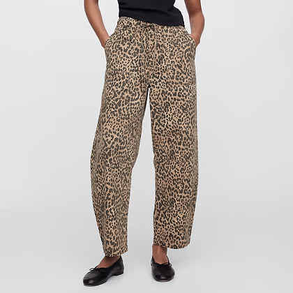 Gap Factory Mid-Rise Soft Pull-on Barrel Jeans - Leopard
