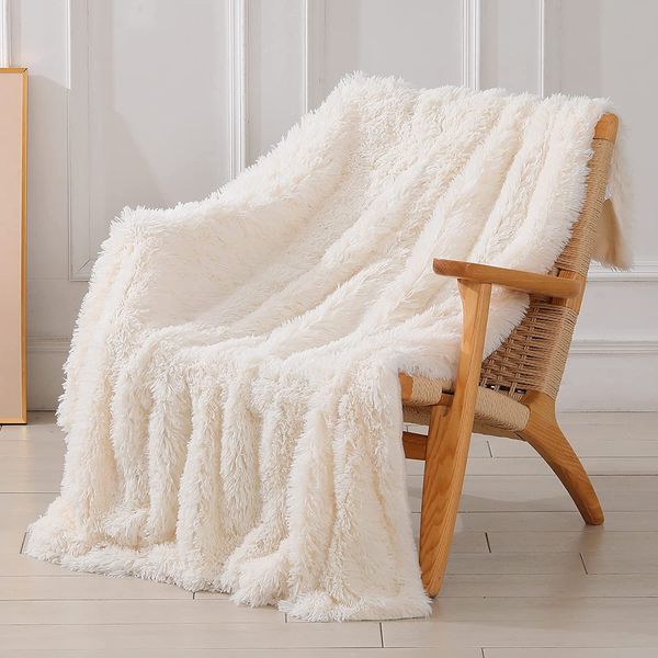 Tuddrom Decorative Extra-Soft Fuzzy Faux-Fur Throw Blanket