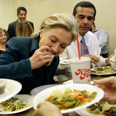 11 Jan 2008, Los Angeles, California, USA --- Democratic presidential hopeful Senator Hillary Clinton (L) eats lunch at a King Taco Restaurant with Los Angeles Mayor Antonio Villaraigosa (R) in East Los Angeles. --- Image by ? Danny Moloshok/Reuters/Corbis