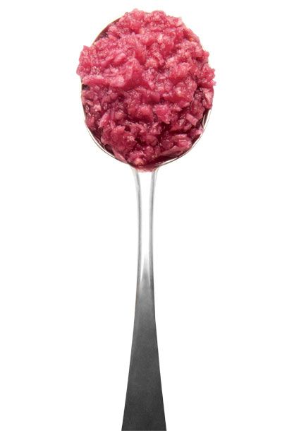 虽然它是在纽约州北部的一个家庭配方中小批量制作的，但英国甜菜辣根那种烧鼻的、经典的涩味一点儿也不刺鼻。温和的甜菜味与山葵的辣味很好地搭配在一起，提供了一种简单的方式来装扮原本毫无光泽的汉堡或热狗。10盎司13.49美元。格林葡萄食品店，富尔顿街753号，波特兰大道，格林堡;718-233-2700。