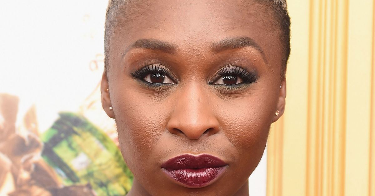 辛西婭·埃里沃 (Cynthia Erivo) 演唱“我有趣的情人節”的這段影片只有 694 次觀看。那太少了。觀看它。