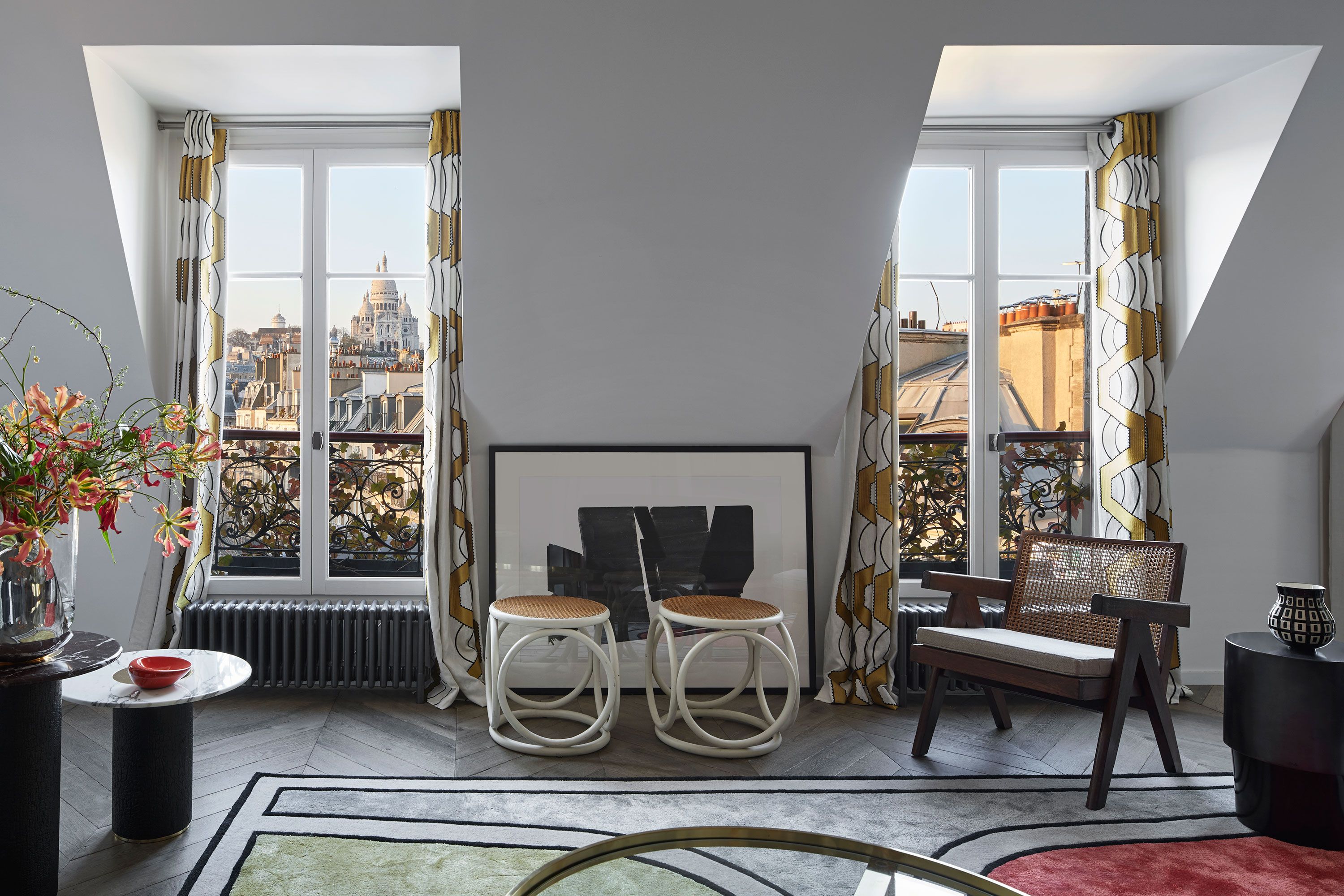 The Exuberant Charms of a Paris Pied-à-Terre