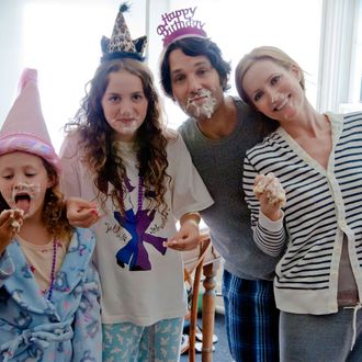 (L to R) Charlotte (IRIS APATOW), Sadie (MAUDE APATOW), Pete (PAUL RUDD) and Debbie (LESLIE MANN) in 