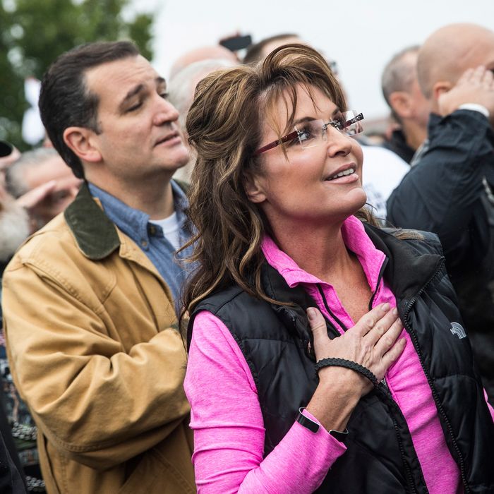 WASHINGTON, DC - OCTOBER 13: Former Alaskan Governor Sarah Palin (R) and Sen. Ted Cruz (R-TX) recite the Pledge of Allegiance at a rally supported by military veterans, Tea Party activists and Republicans, regarding the government shutdown on October 13, 2013 in Washington, DC. The rally was centered around re-opening national memorials, including the World War Two Memorial in Washington DC, though the rally also focused on the government shutdown and frustrations against President Obama. (Photo by Andrew Burton/Getty Images)