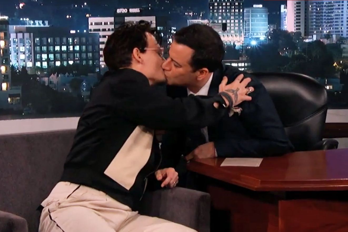 Saga commit Unparalleled Watch: Johnny Depp and Jimmy Kimmel Kiss Again