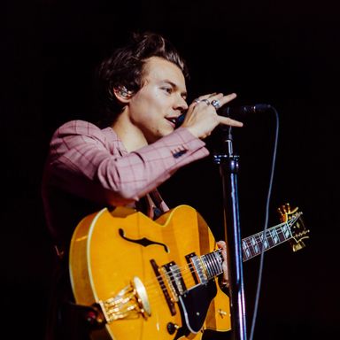 See Harry Styles Calvin Klein Suits on 2018 Tour