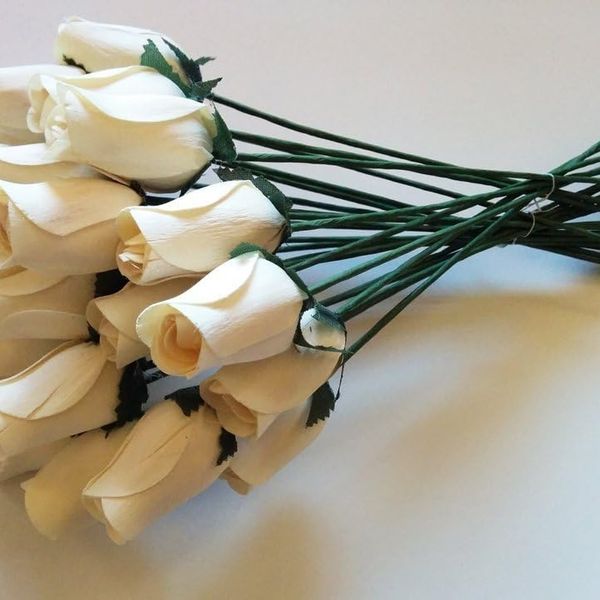 Aariel’s Attic 24 Beautiful Realistic Ivory White Wooden Roses